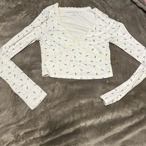 White lace trim long sleeve with blue flowers
